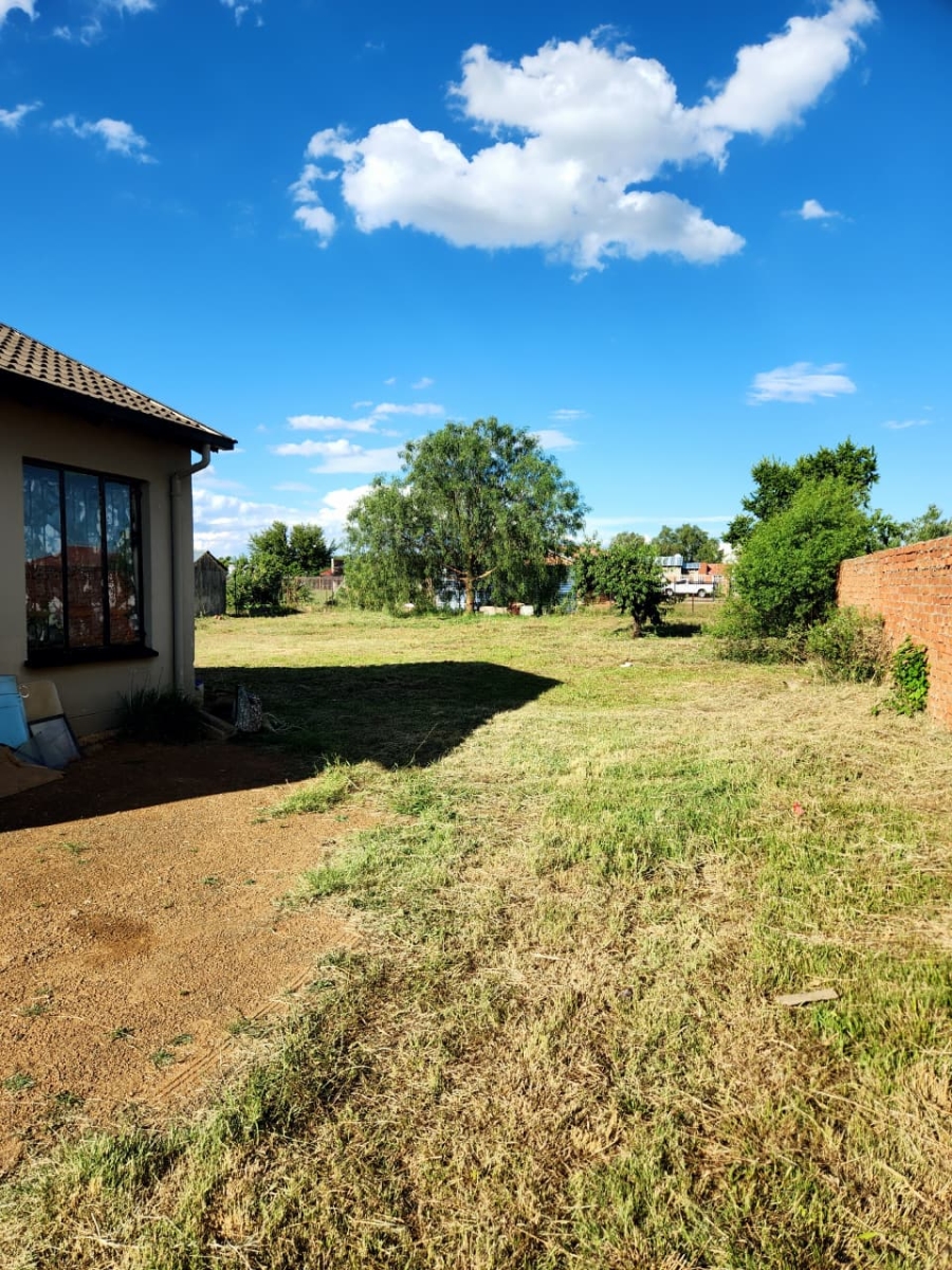 2 Bedroom Property for Sale in Lourierpark Free State